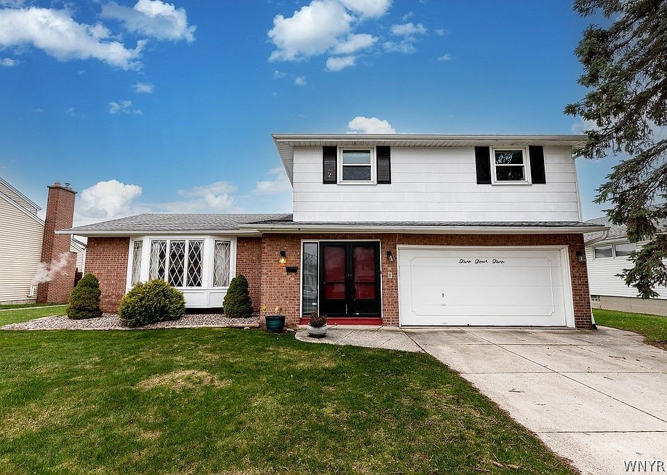 1st image of 242 Macarthur Dr
