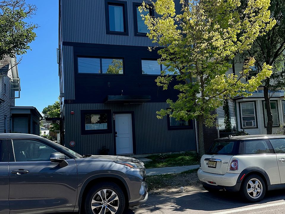 Building on North Winooski Avenue