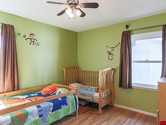 3rd image of 7433 Oak Park Ave