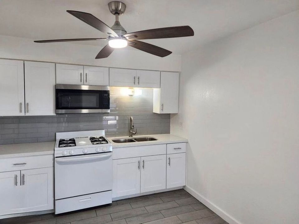 1st image of 1405 E Roosevelt St APT 2