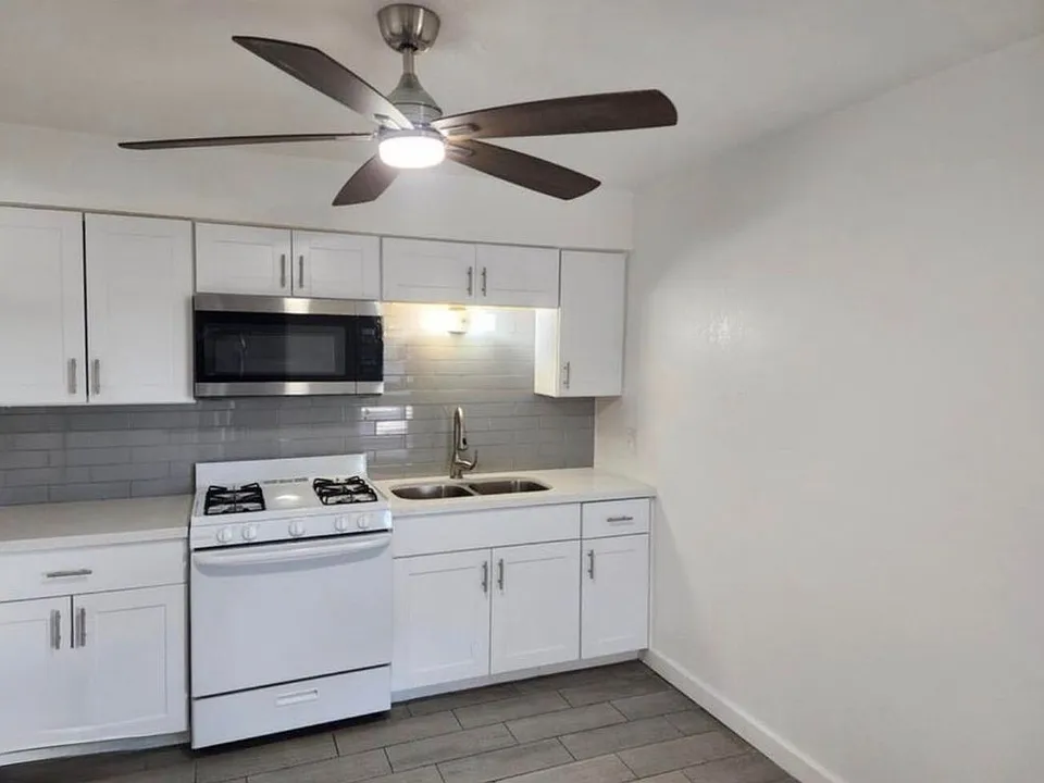 1405 E Roosevelt St #2