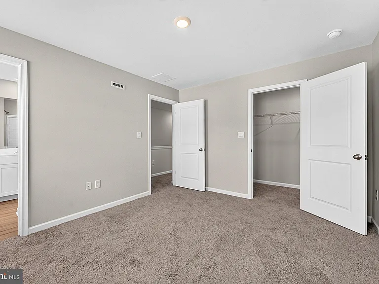 120 Essex Dr — Photo 15