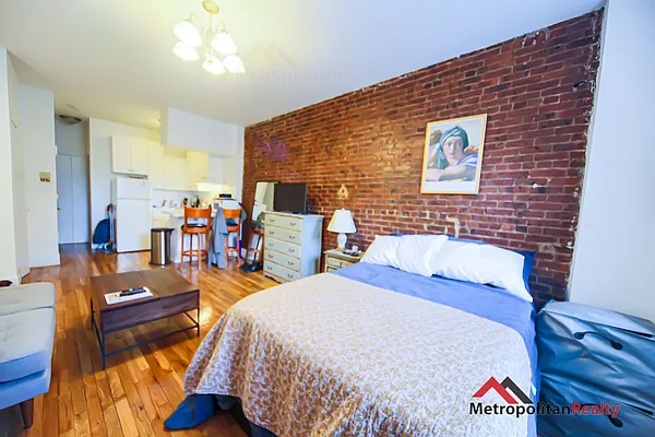 Rented by Metropolitan Realty | media 2