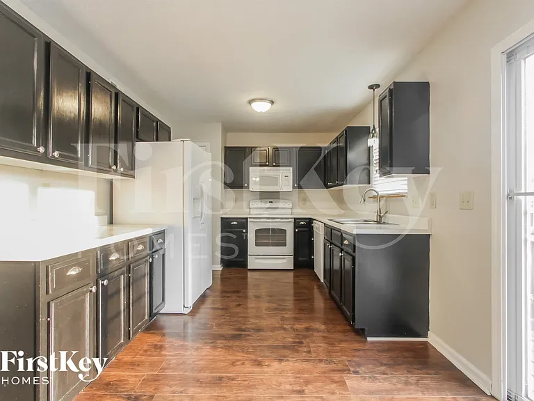 592 Hannah Pl — Photo 6
