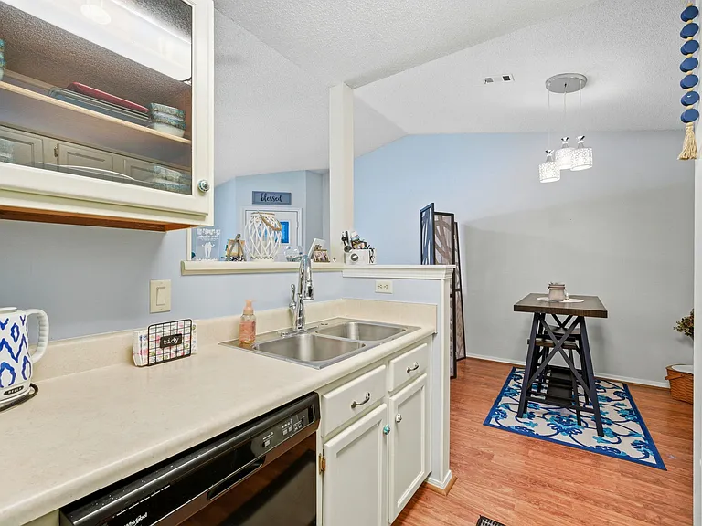 601 E Burgess Rd — Photo 12