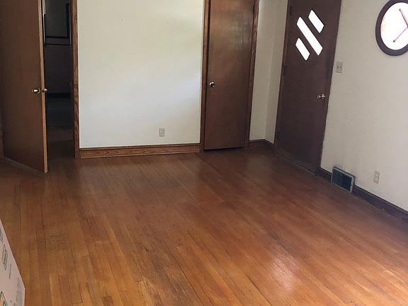 5th image of 409 5th St