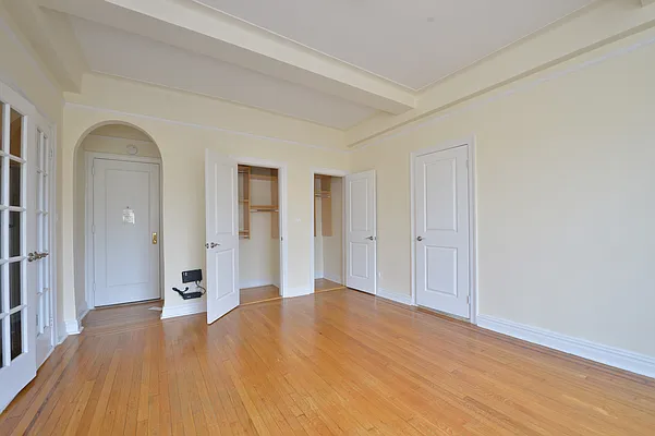 Rented by Manhattan Realty Group | media 13