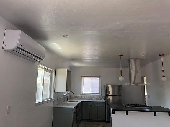 3rd image of 3646 Marlborough Ave