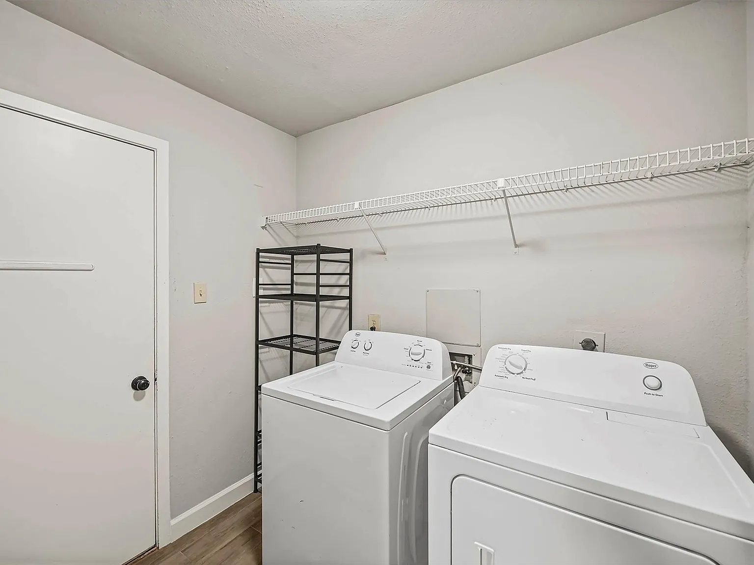 3 bed, 2.0 bath, 1330 sqft, $2,000 — Photo 4