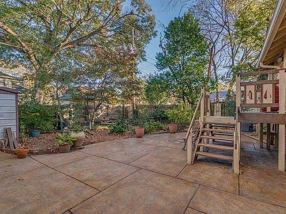 Backyard (view from driveway)