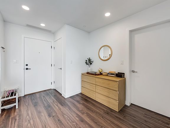 4th image of 518 Clarke Rd #1507