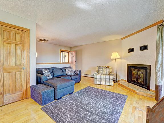 3rd image of 393 1/2 E Valley Cir APT 2