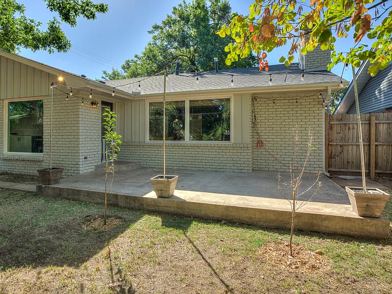 2213 NW 43rd St — Photo 22