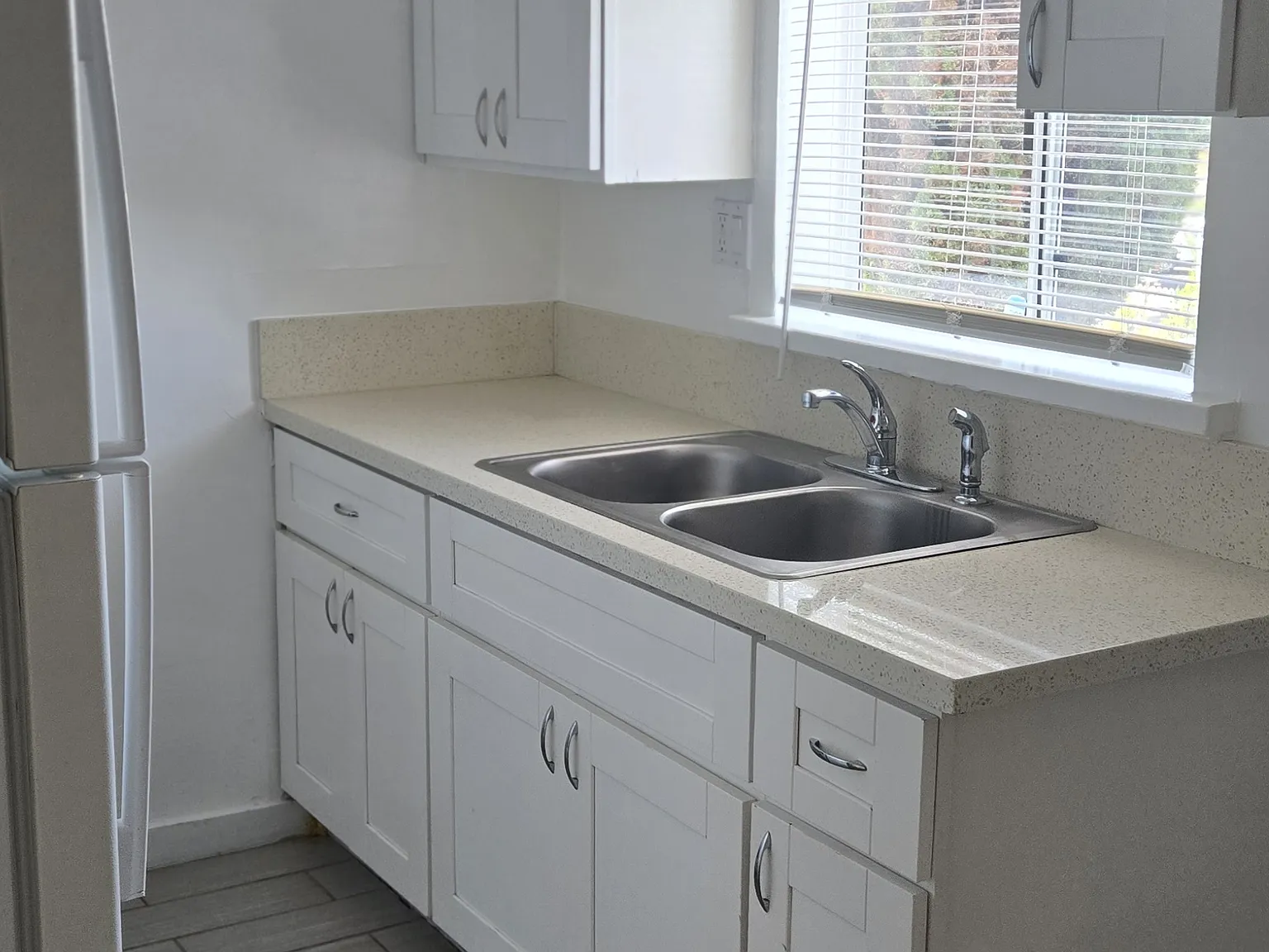2139 S Lanoitan Ave — Photo 2