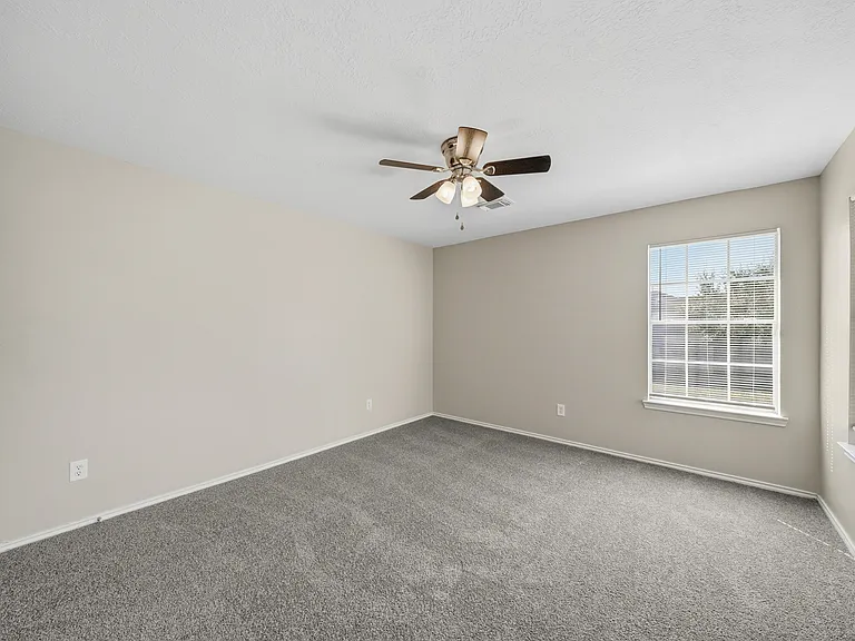 21619 Knightsbrook Ln — Photo 17