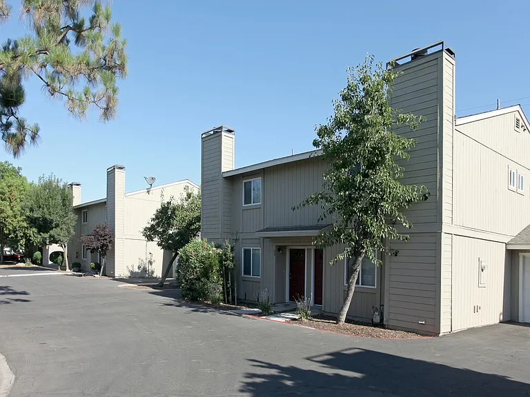 232 N Lemoore Ave #1-30C — Photo 3