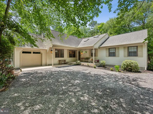 209 Falls Ct, Medford, NJ 08055