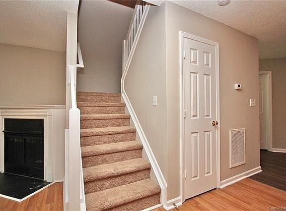 3rd image of 7510 Petrea Ln