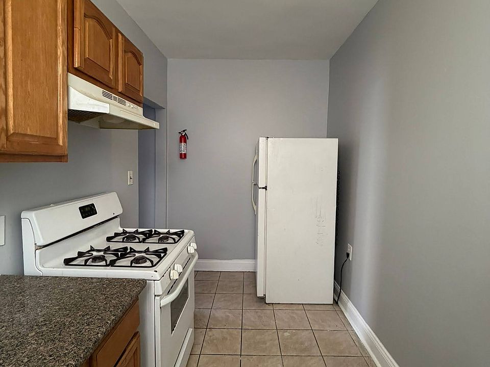 1st image of 196 Roseville Ave #22F