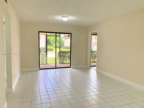 3rd image of 905 NE 209th St APT 102-30