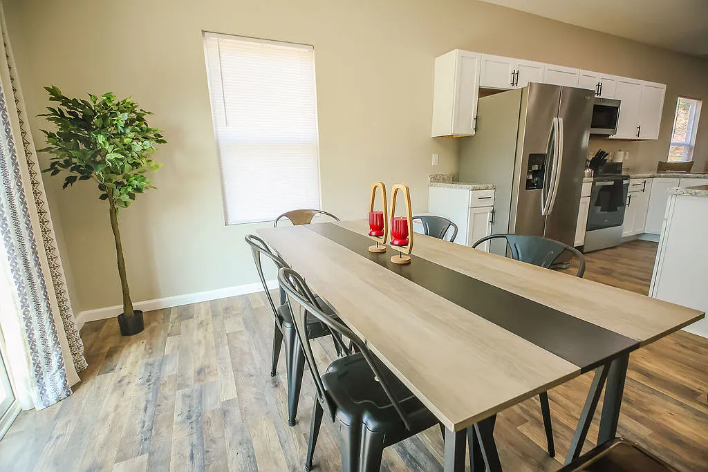 3 bed, 1300 sqft, $3,400 — Photo 4