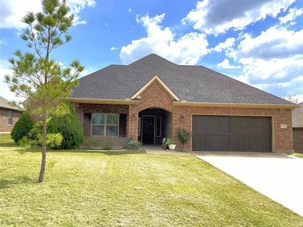 3331 Preston Club Dr, Sherman, TX 75092