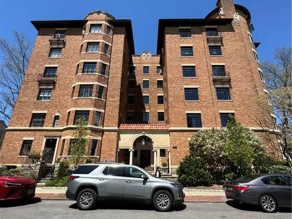 12 Meadow Avenue #3E, Bronxville, NY 10708
