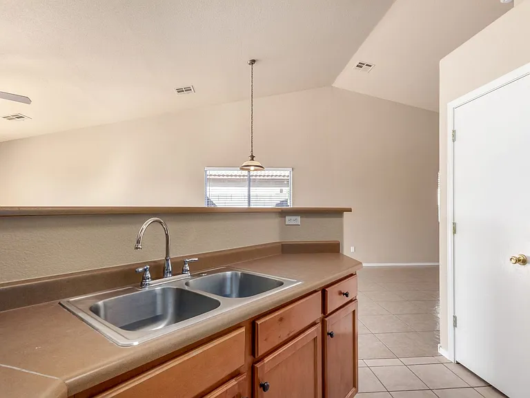 1621 E Ash Ave — Photo 10