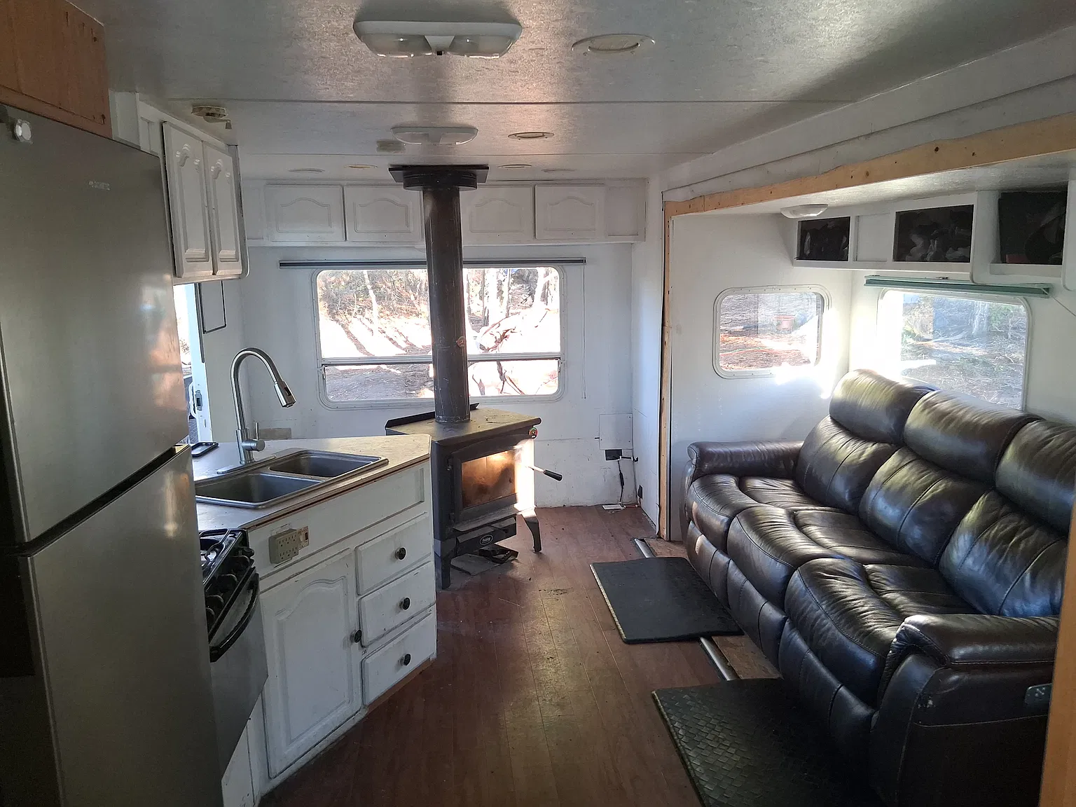 1 bed, 1.5 bath, 300 sqft, $600 — Photo 3
