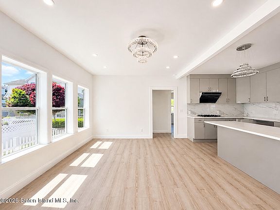 3rd image of 3900 Victory Blvd