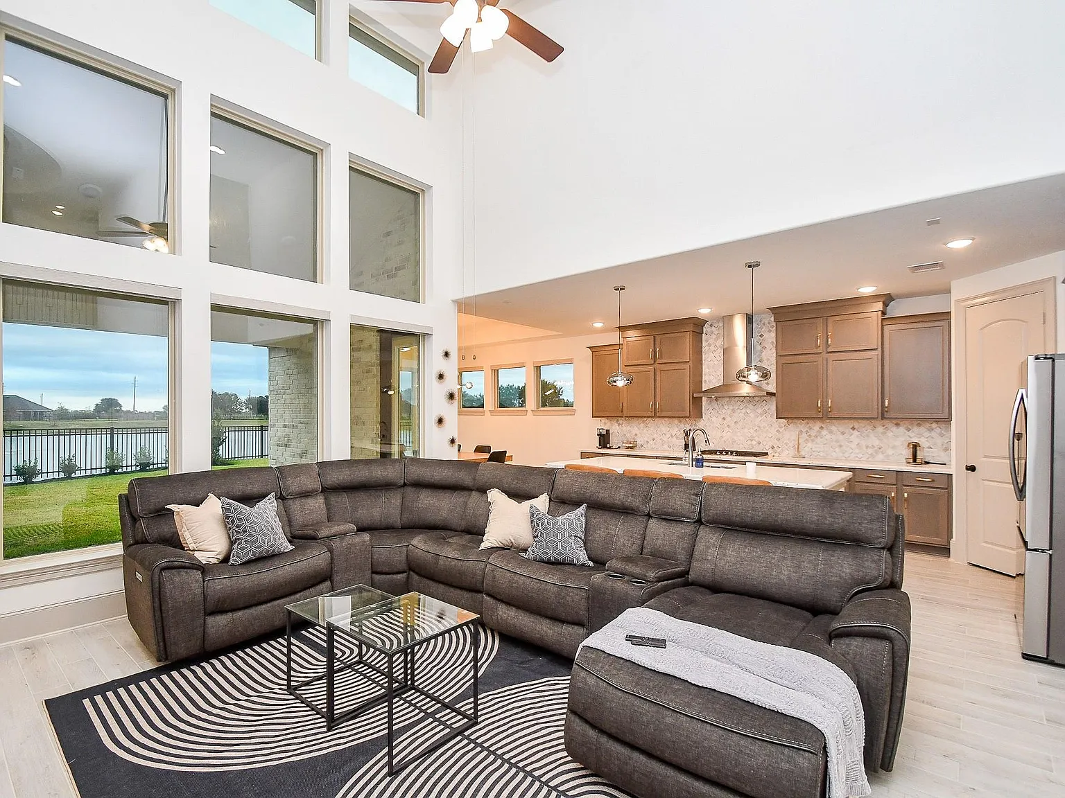 5 bed, 4.5 bath, 3229 sqft, $4,900 — Photo 4