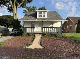 38 W Pennsylvania Ave, Stewartstown, PA 17363