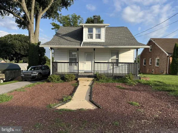 38 W Pennsylvania Ave, Stewartstown, PA 17363
