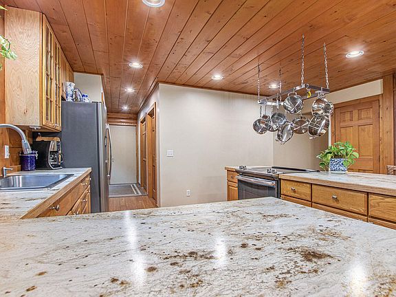 4th image of 12251 Rich St