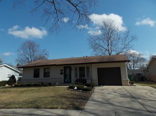 1105 Warwick Ln, Elk Grove Village, IL 60007