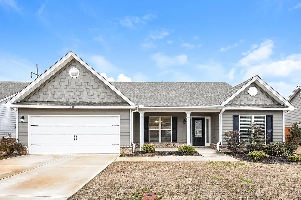 4 bed, 2.5 bath, 2200 sqft, $2,980 — Photo 1