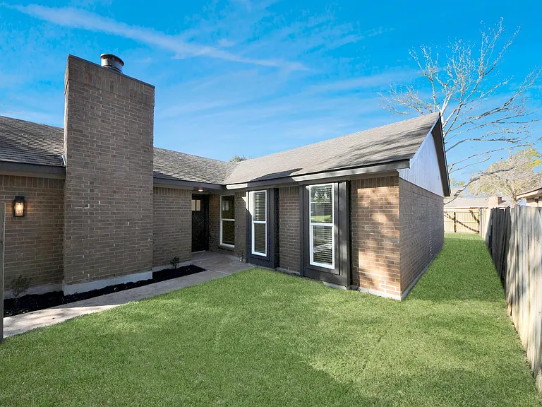 3305 Avenue R — Photo 21