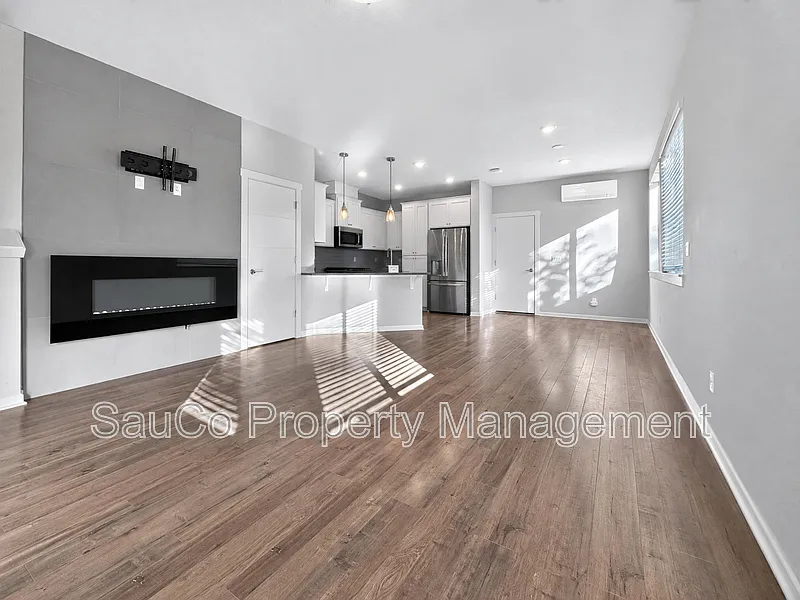 3 bed, 2.5 bath, 1548 sqft, $2,450 — Photo 3