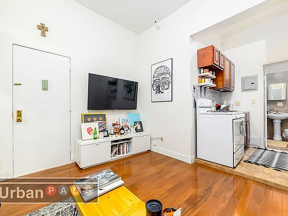 3rd image of 1147 Dean St APT 2A