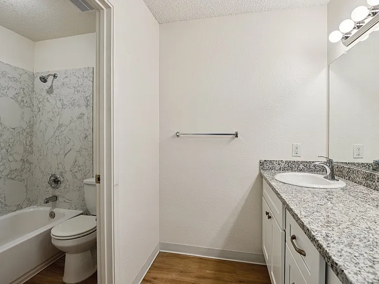 Le Tournesol Apartments — Photo 13