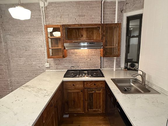 4th image of 105 Thompson St APT 16