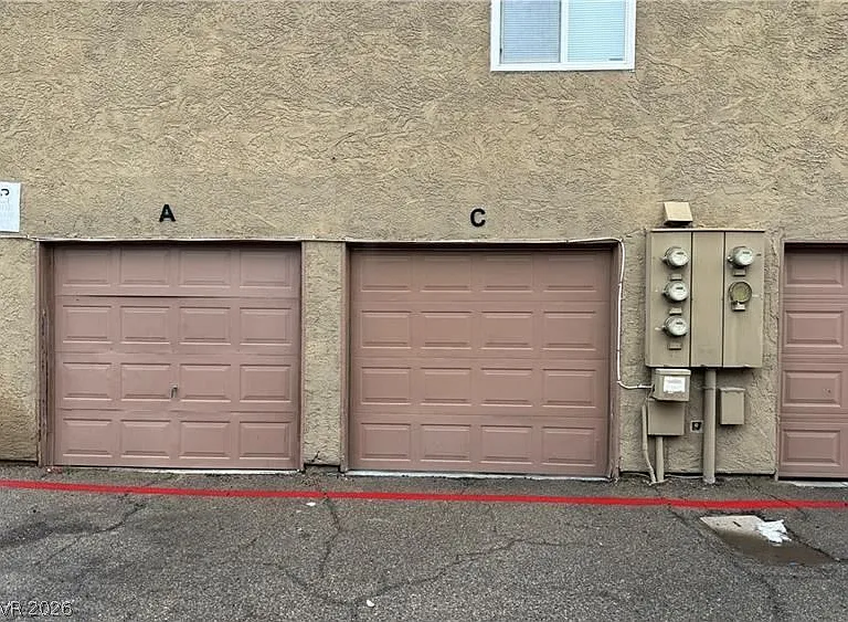 574 Roxella Ln #C — Photo 2