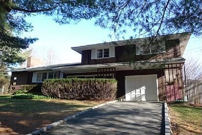 2nd image of 42 Long Springs Rd