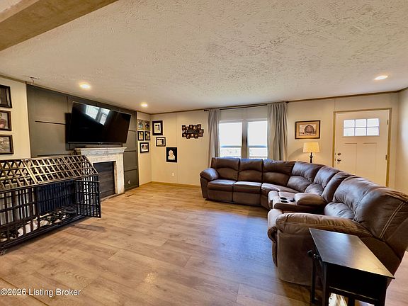 4th image of 3253 Silver Mine Rd