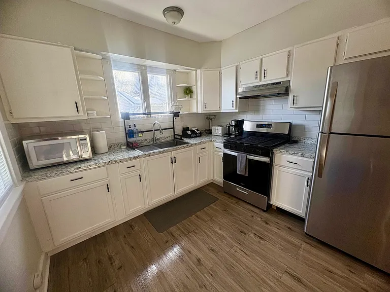126 Ashdale Ave #1 — Photo 6