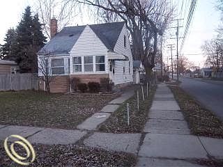 2nd image of 1825 Wordsworth St