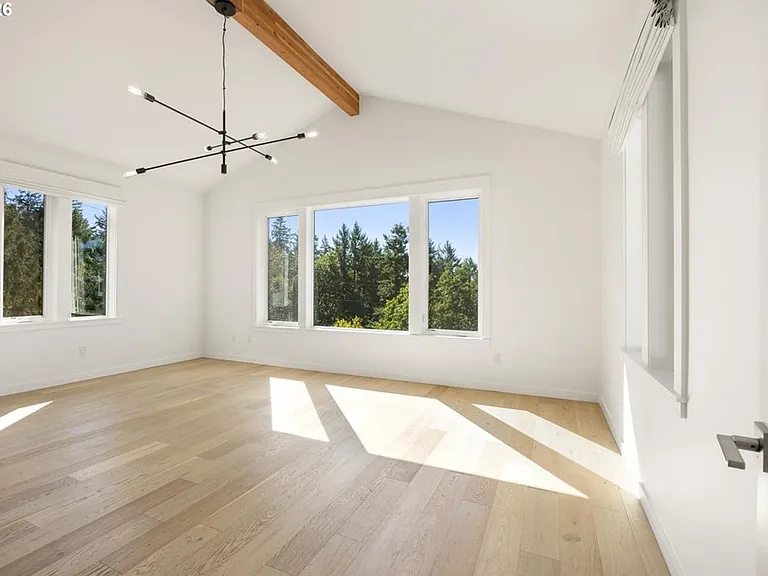3718 SW Hillside Dr — Photo 9