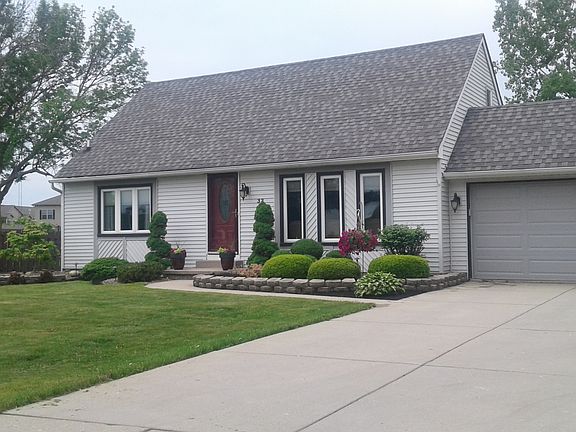 2nd image of 32 Petersbrook Cir
