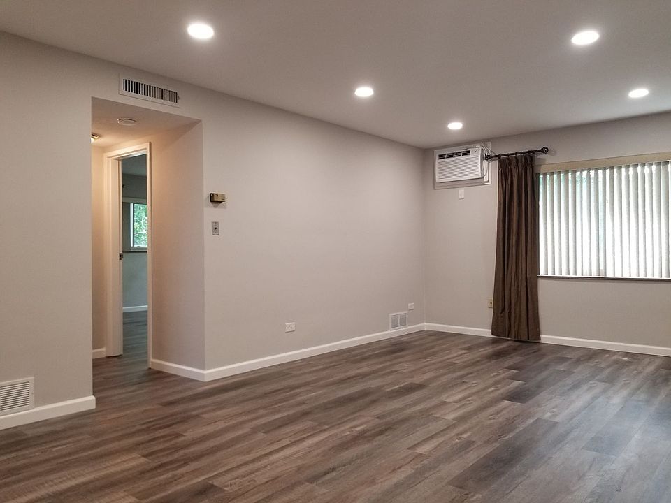 2nd image of 32850 Aurora Rd #200