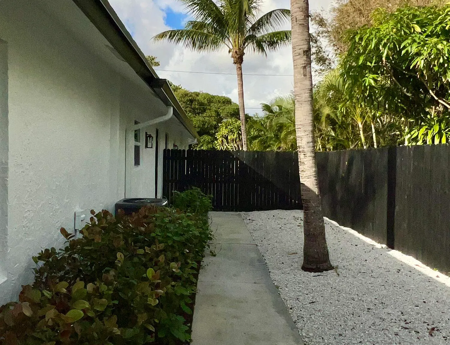 3 bed, 2.0 bath, 1240 sqft, $2,800 — Photo 2